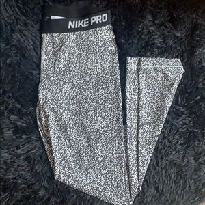 NIKE Pro Women’s leggings